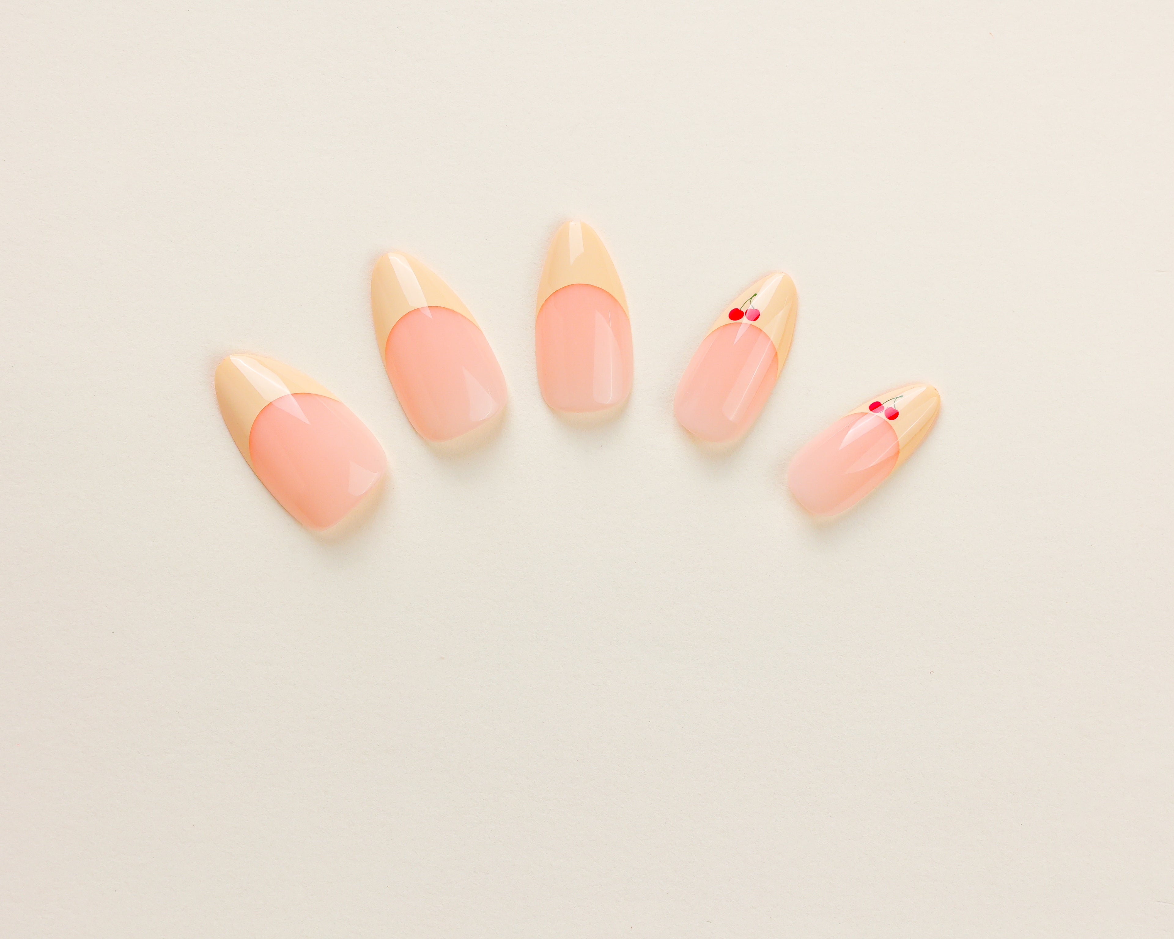 Creamy Cherry - Medium Almond - 30 Adet Takma Tırnak