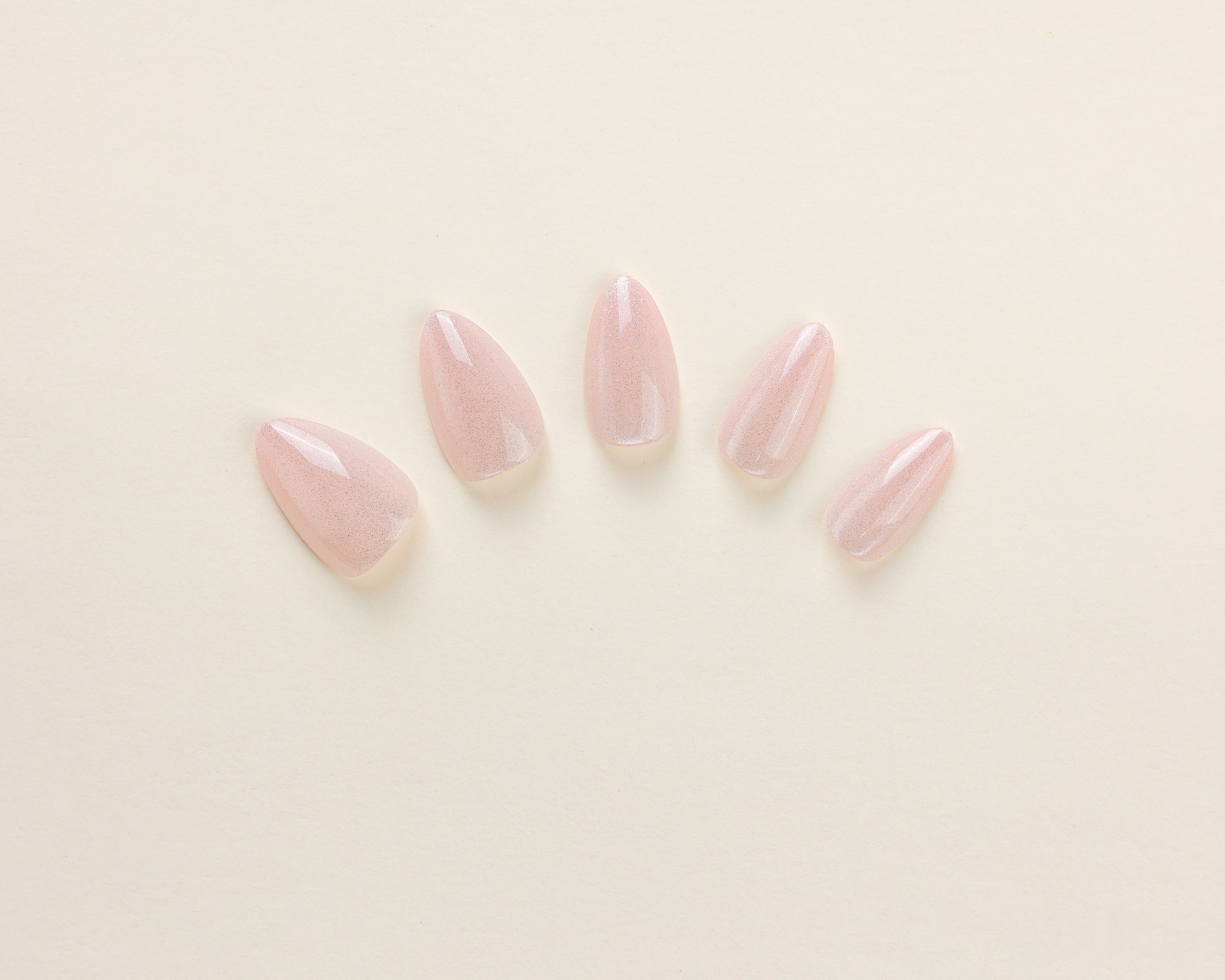 Shimmer Petal - Short Almond - 30 Adet Takma Tırnak