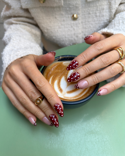 Polka Dots - Short Almond - 30 Adet Takma Tırnak