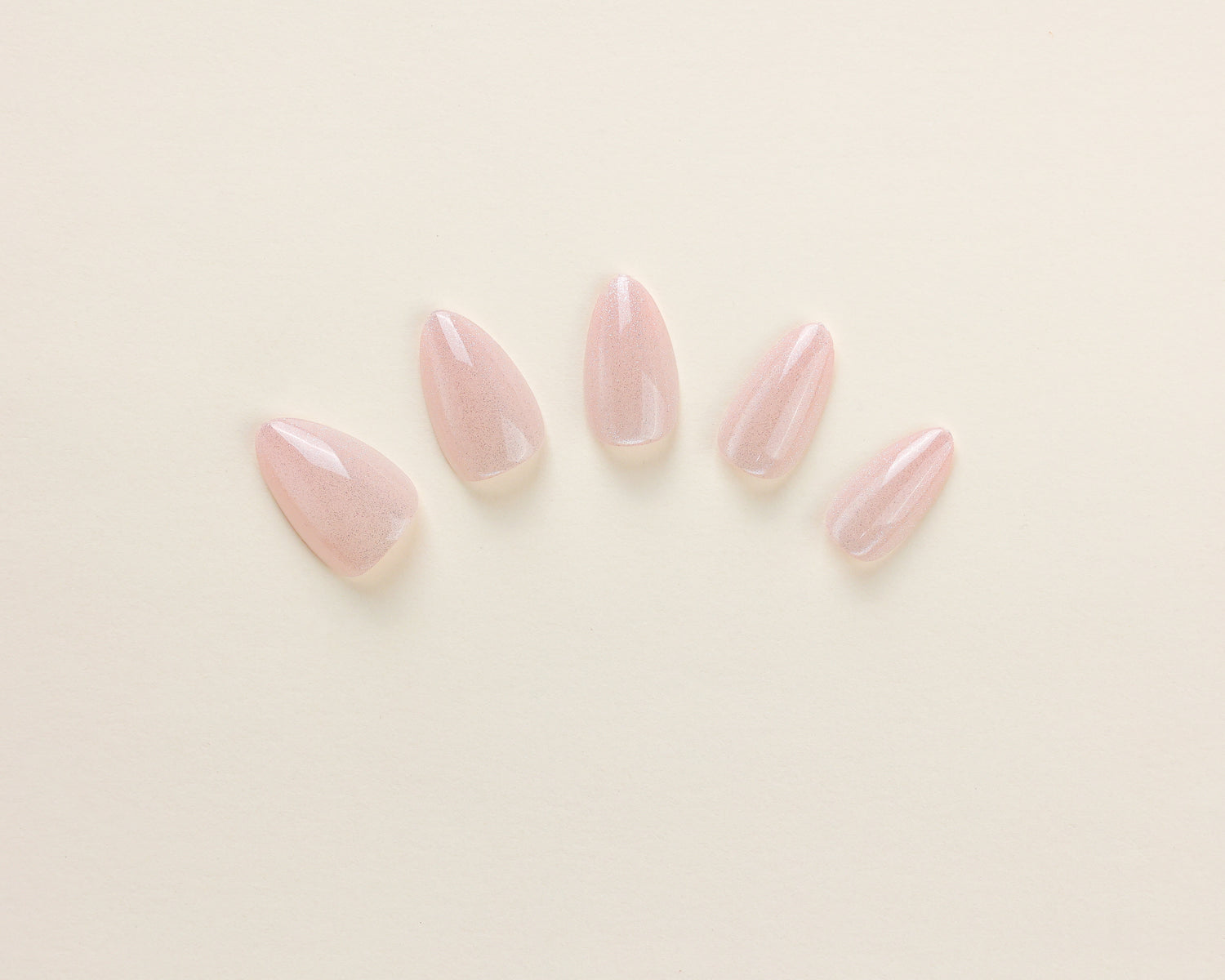 Shimmer Petal - Short Almond - 30 Adet Takma Tırnak