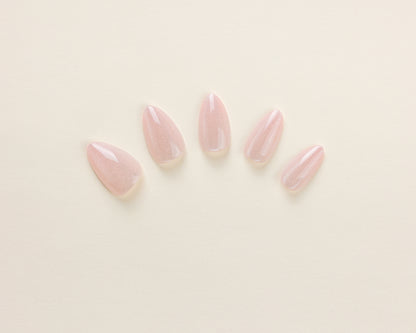 Shimmer Petal - Short Almond - 30 Adet Takma Tırnak