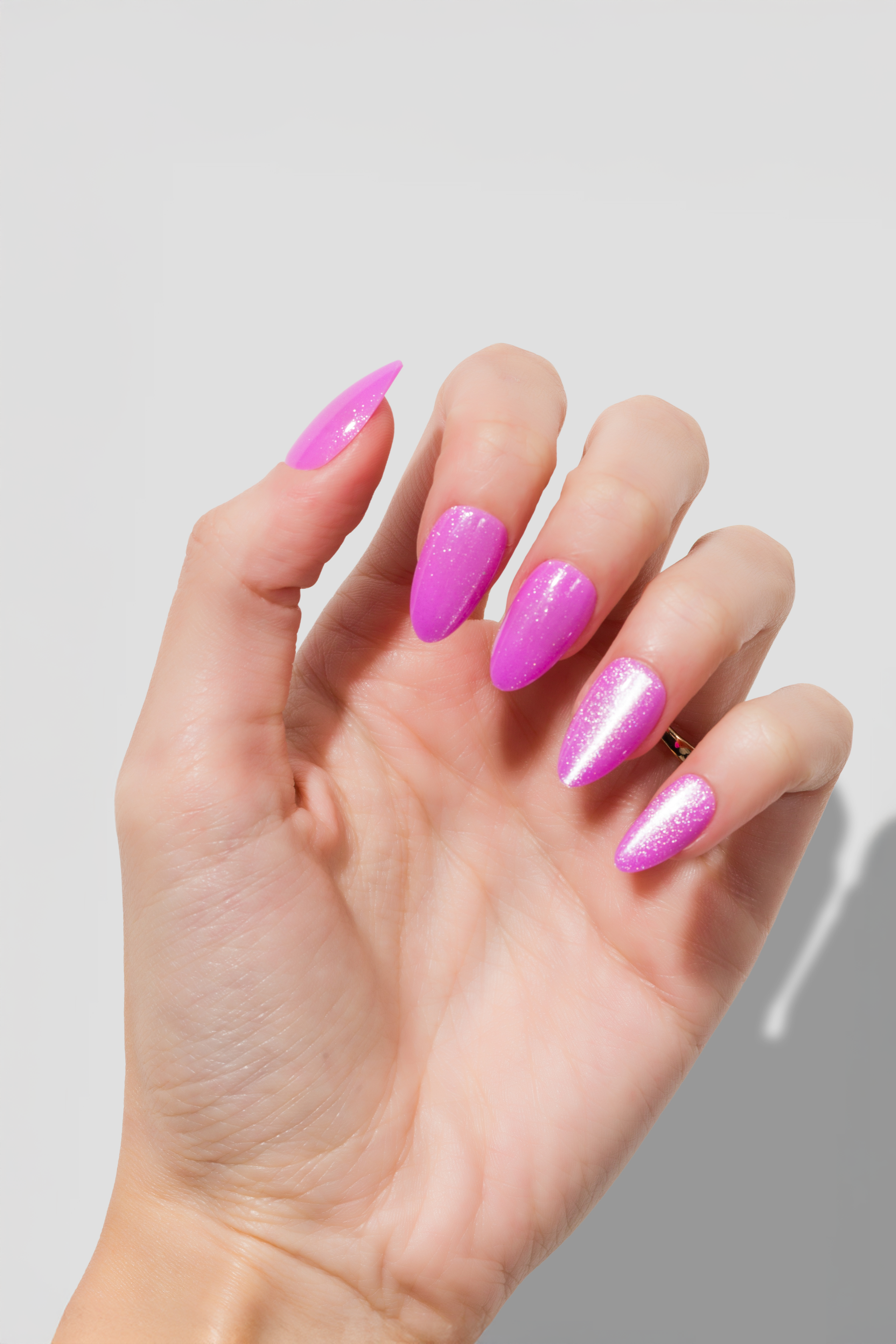 Electric Pink- Short Almond - 30 Adet Takma Tırnak