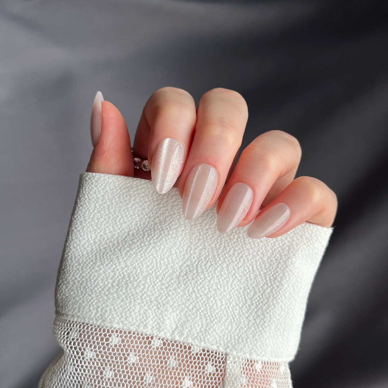 Shimmer Petal - Short Almond - 30 Adet Takma Tırnak