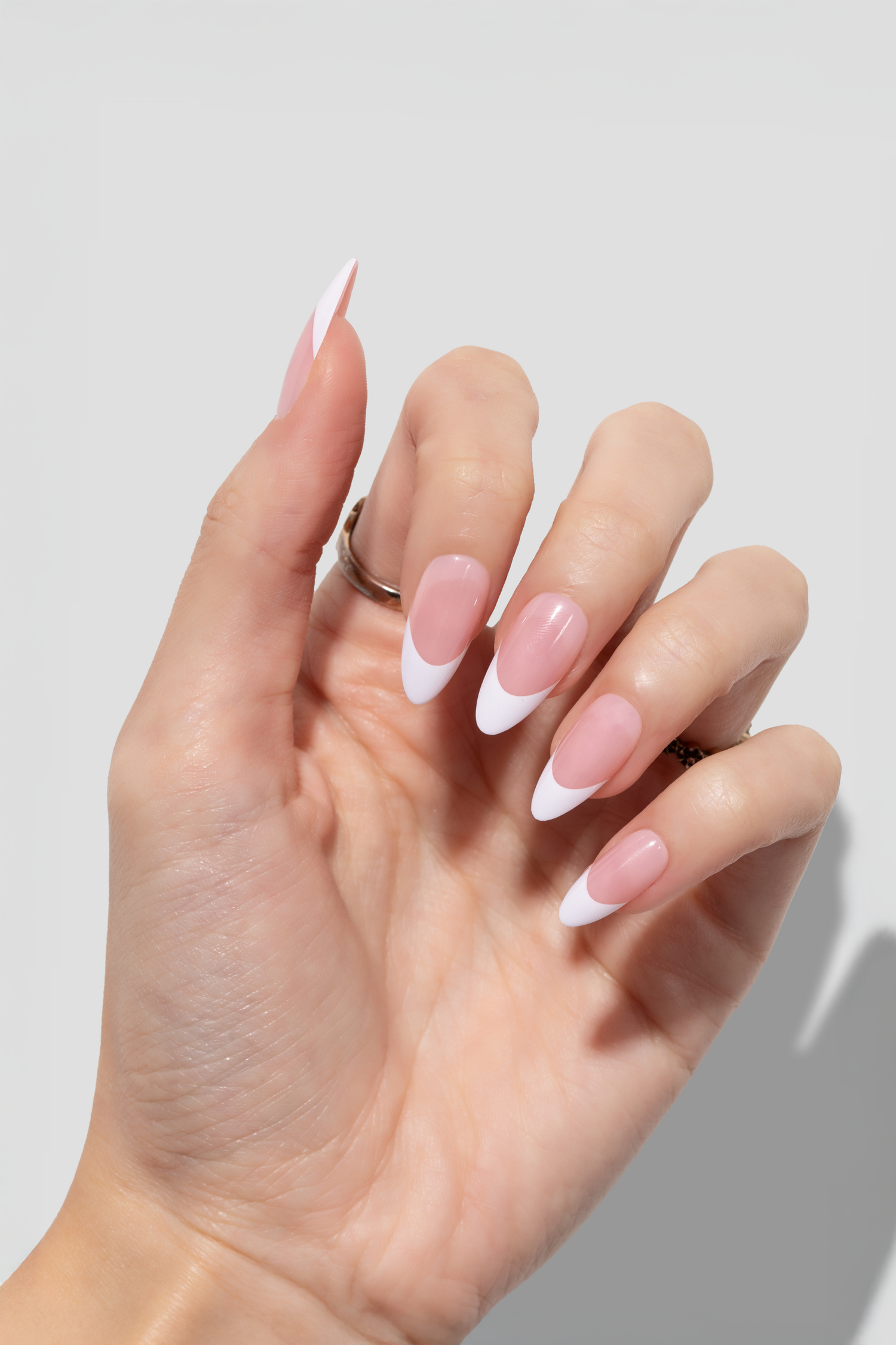 Iconic French - Medium Almond - 30 Adet Takma Tırnak