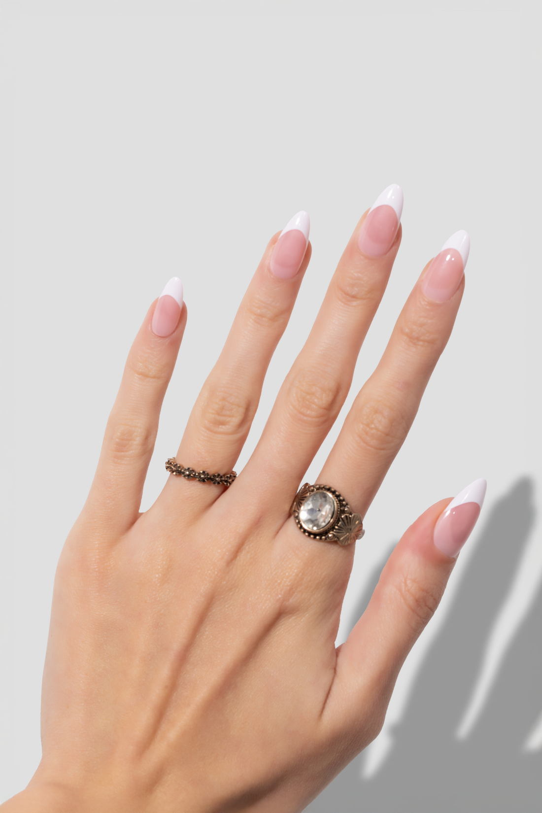 Iconic French - Medium Almond - 30 Adet Takma Tırnak