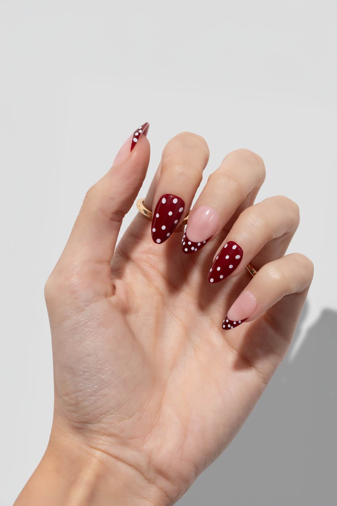 Polka Dots - Short Almond - 30 Adet Takma Tırnak