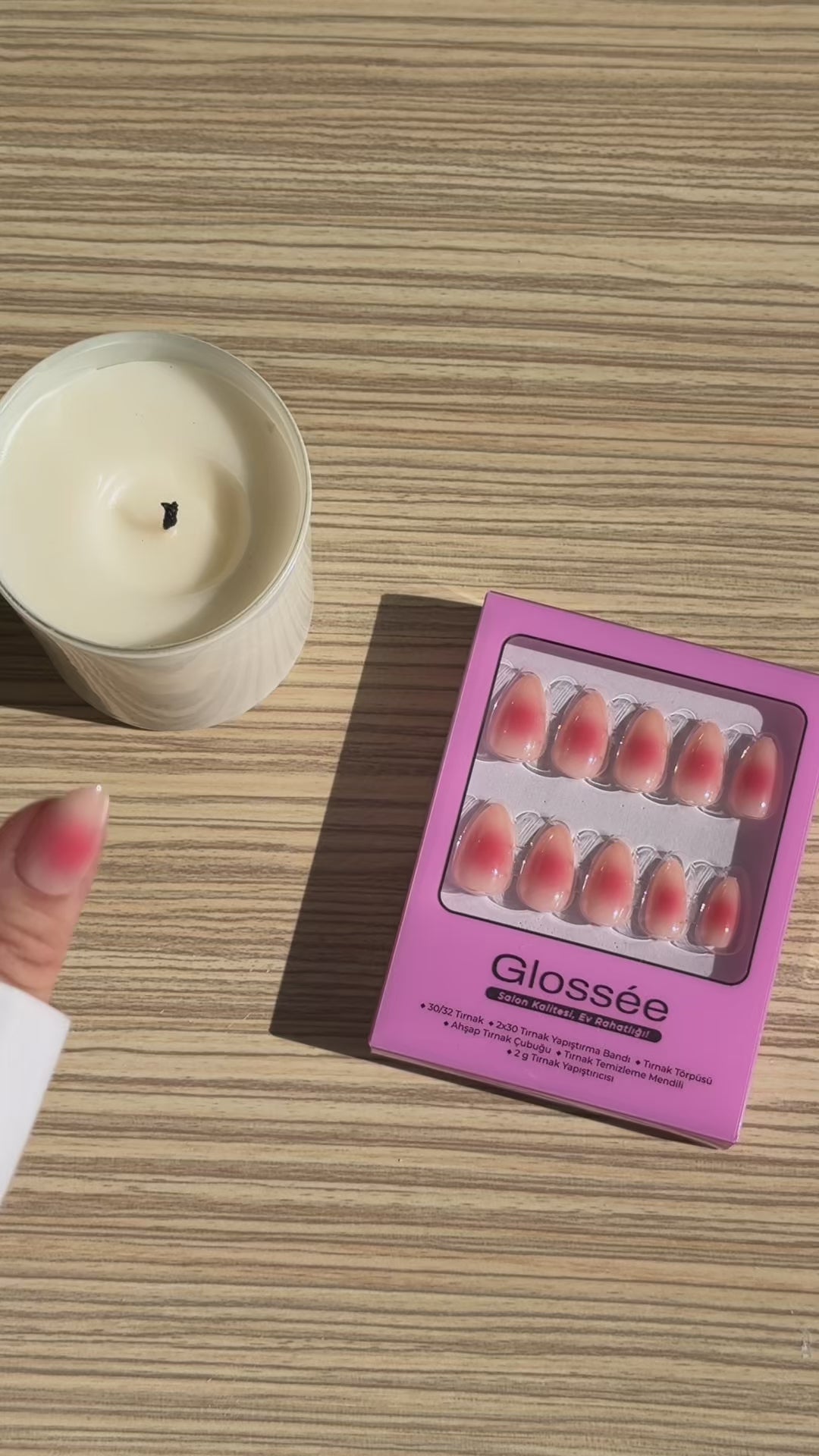 Blushing Petal - Short Almond - 30 Adet Takma Tırnak