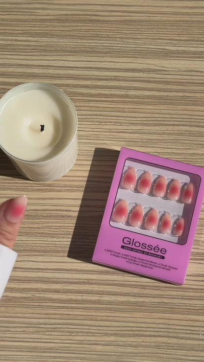 Blushing Petal - Short Almond - 30 Adet Takma Tırnak