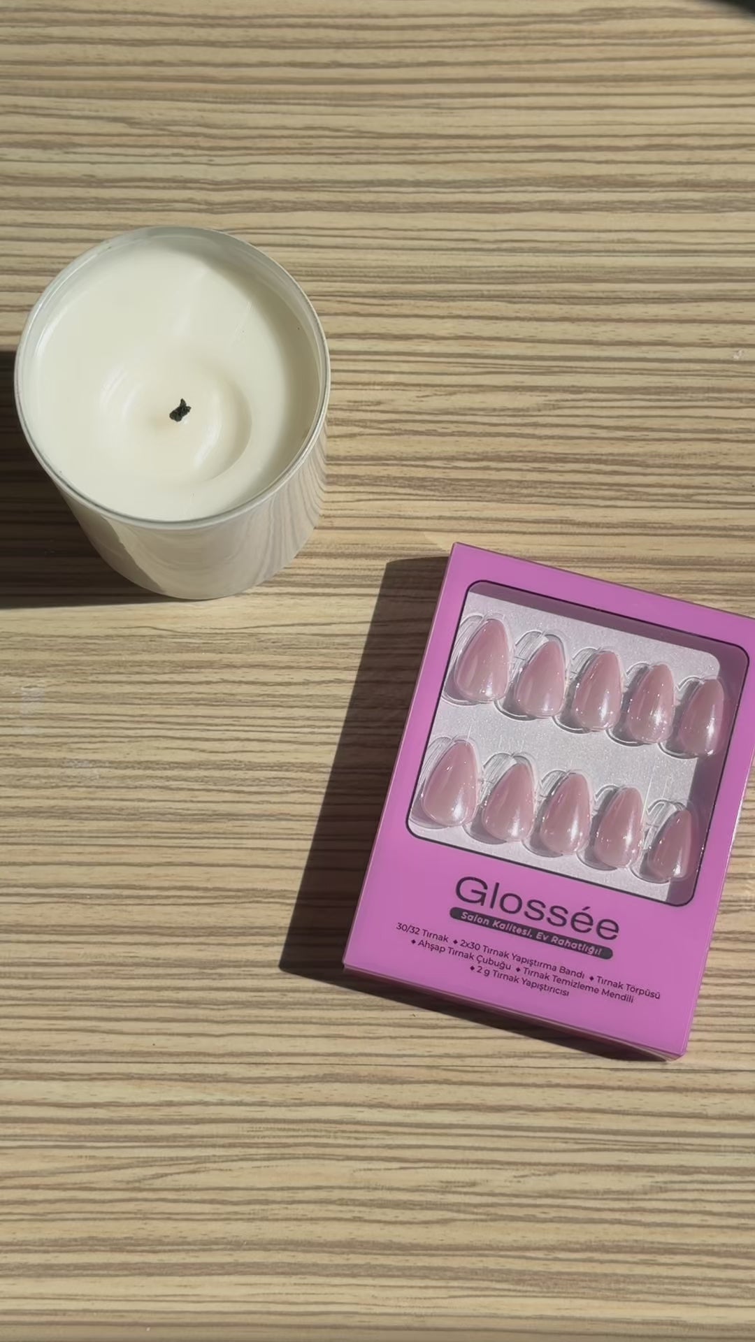 Petal Glow - Short Almond - 30 Adet Takma Tırnak
